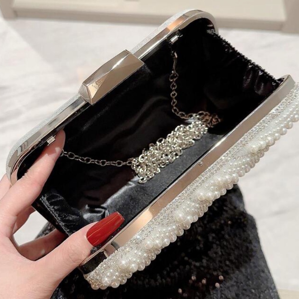 💎 Embellished Clutch 💎 - Picture 3 of 7